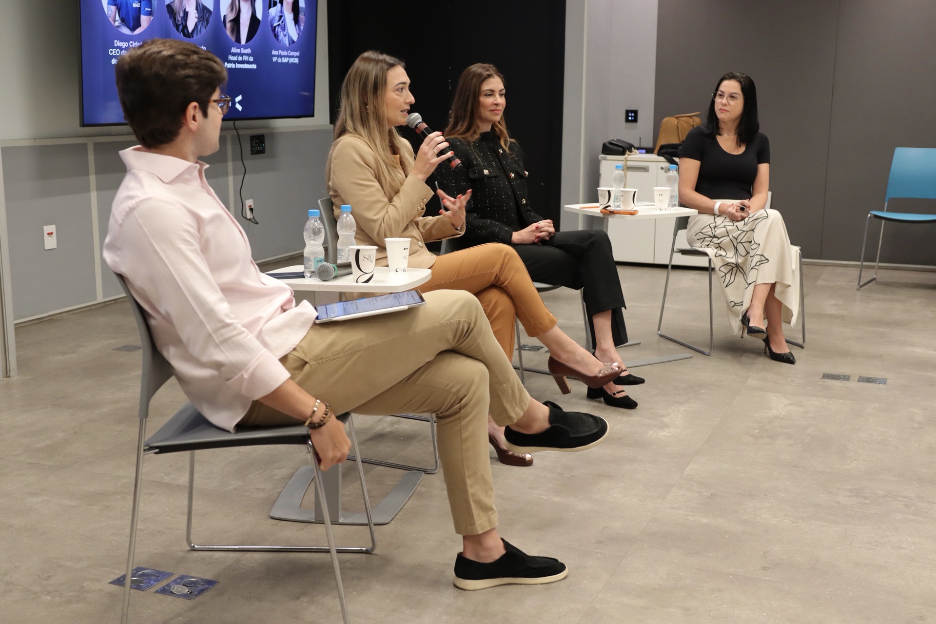 Painel do RHZ Talks Women in Power, com lideranças femininas de RH ao vivo